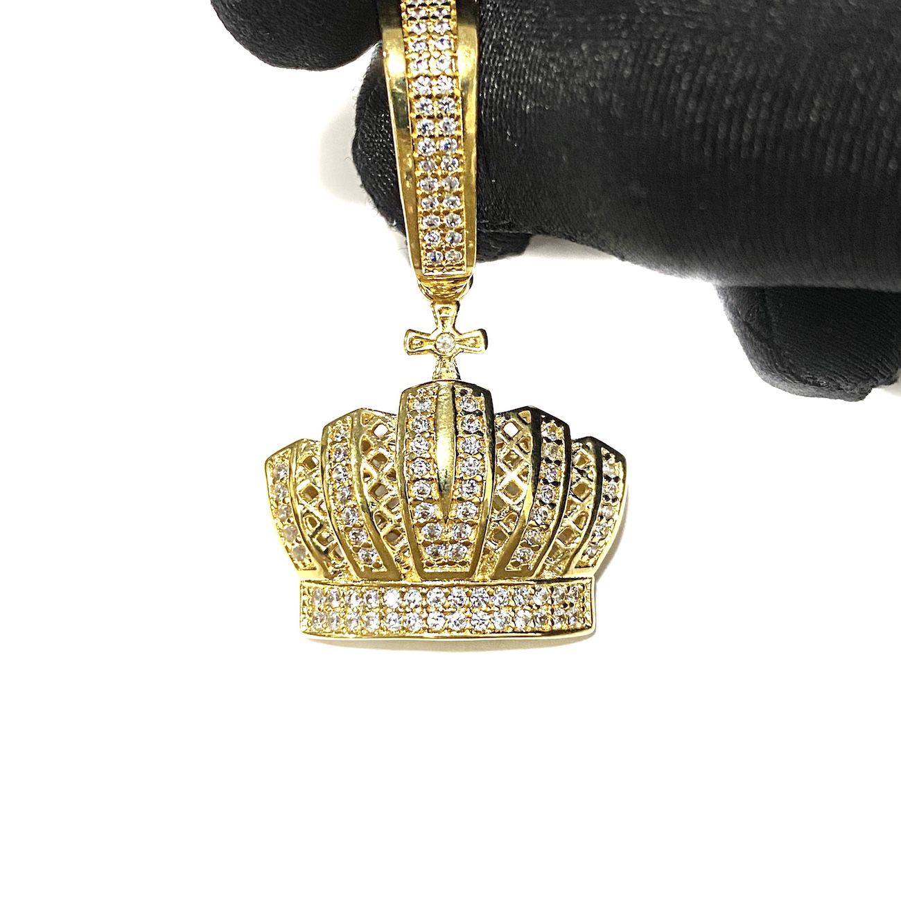Pingente Coroa Cravejado em Zircônia (3,5cmX3,3cm) (10,2g) (Banho Ouro 24k)