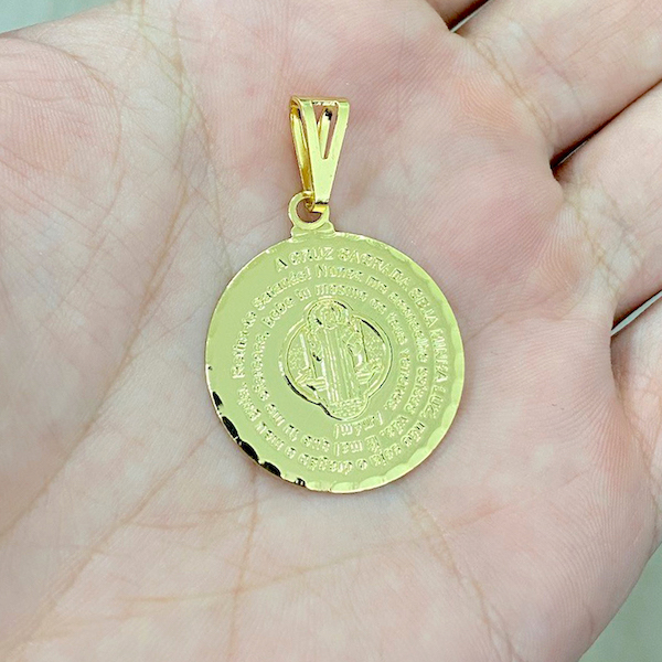 Pingente Medalhão São Bento (3,1cmX2,7cm) (Banho Ouro 24k)