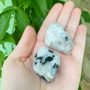 Pedra da Lua Indiana Cristal Natural Rolada - Sensualidade e Fertilidade - M