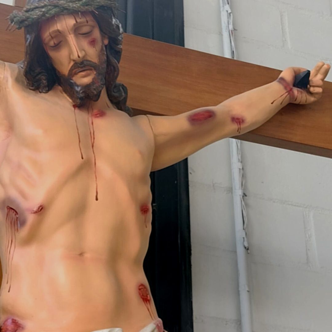 Crucifixo 300cm / Corpo, resina: 160cm | Cruz, madeira: 300cm