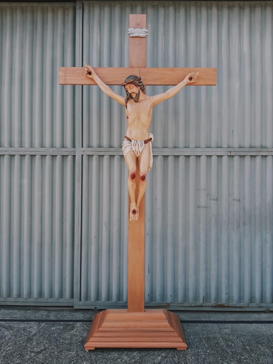 Crucifixo: 350 cm | Corpo: 170 cm | Cruz: 350 cm 