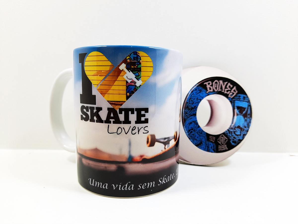 Caneca Presente Skate Lovers com porta copo