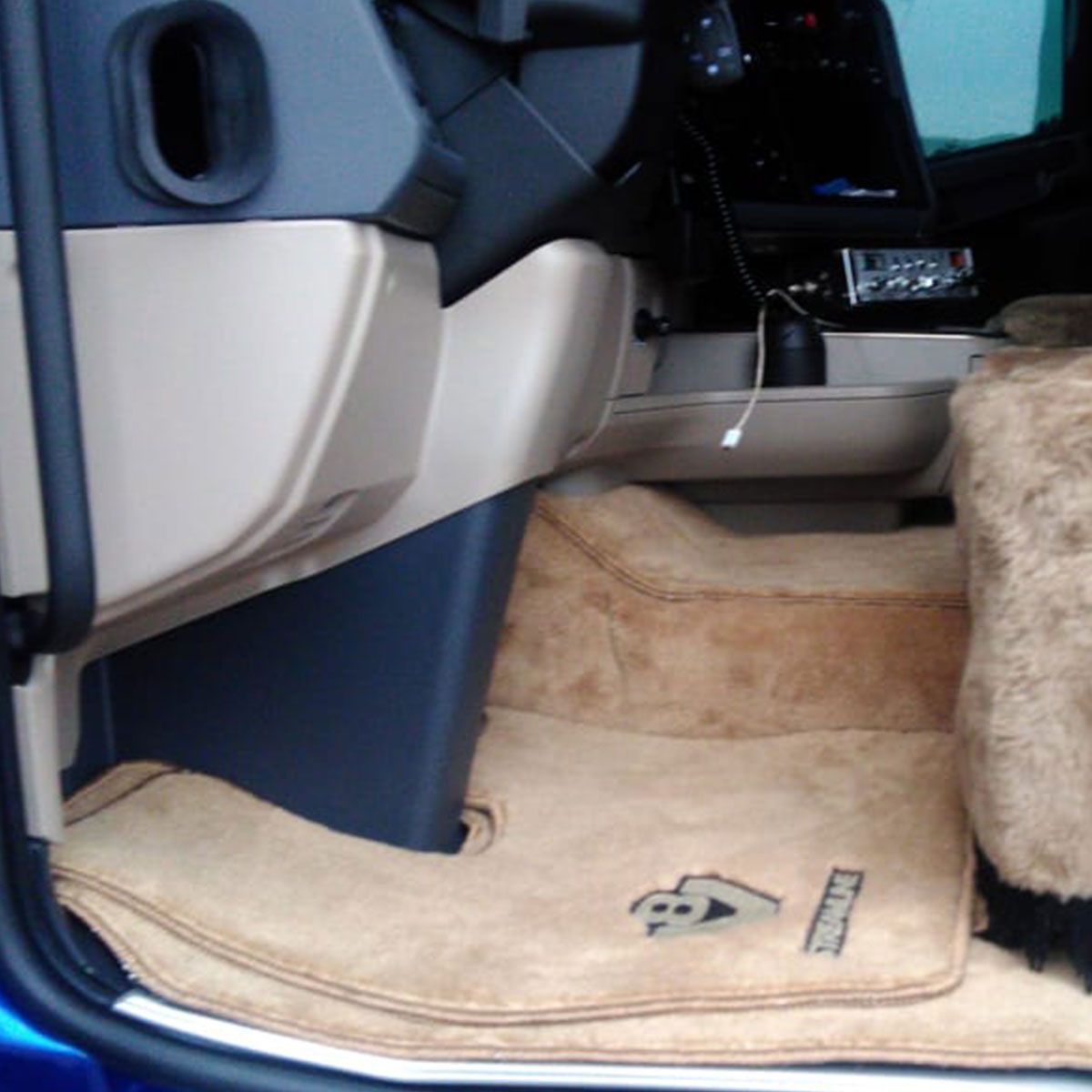 Jogo De Tapetes Compatível com Caminhão Scania NTG Carpete Luxo Várias Cores