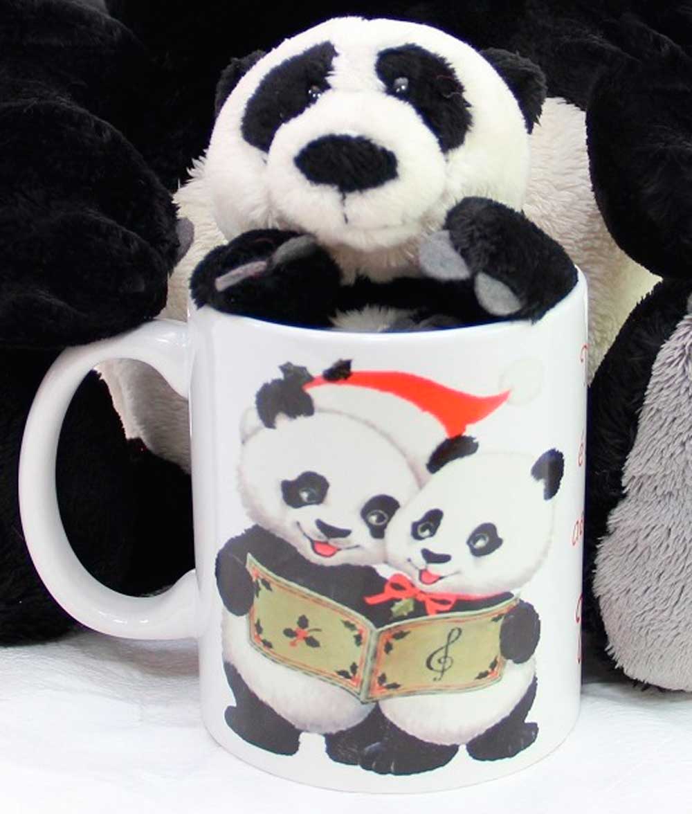 Caneca de Porcelana 330ml com Ursinho de Pelúcia Panda 15cm com a frase: Todo pequeno instante é um Grande momento ao lado de quem se ama! Feliz Natal!