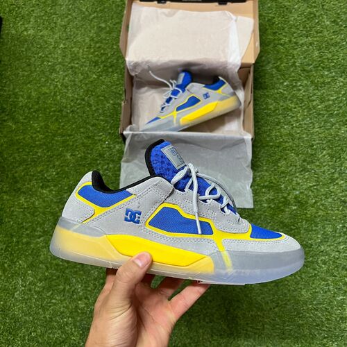 Tênis dc shoes metric x hongo grey/blue/yellow