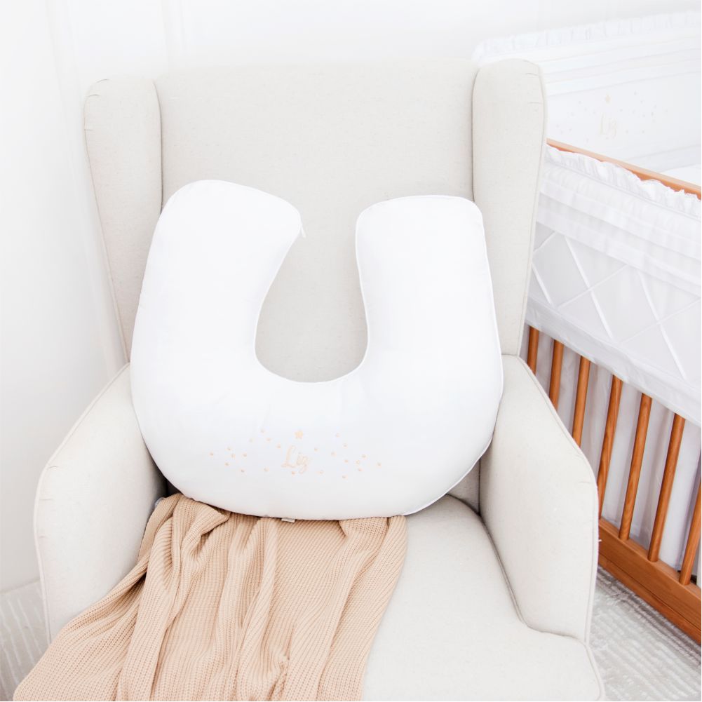 Almofada de Amamentação para Bebê 300 Fios Personalizado Branco c/ Off White  (Escolha o nome de seu bebê)