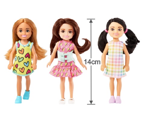 Conjunto de Bonecas Barbie Chelsea 14 cm Castanho Claro Vestido Corações Cabelo Castanho Colete Escoliose Cabelo Preto Vestido Xadrez Mattel