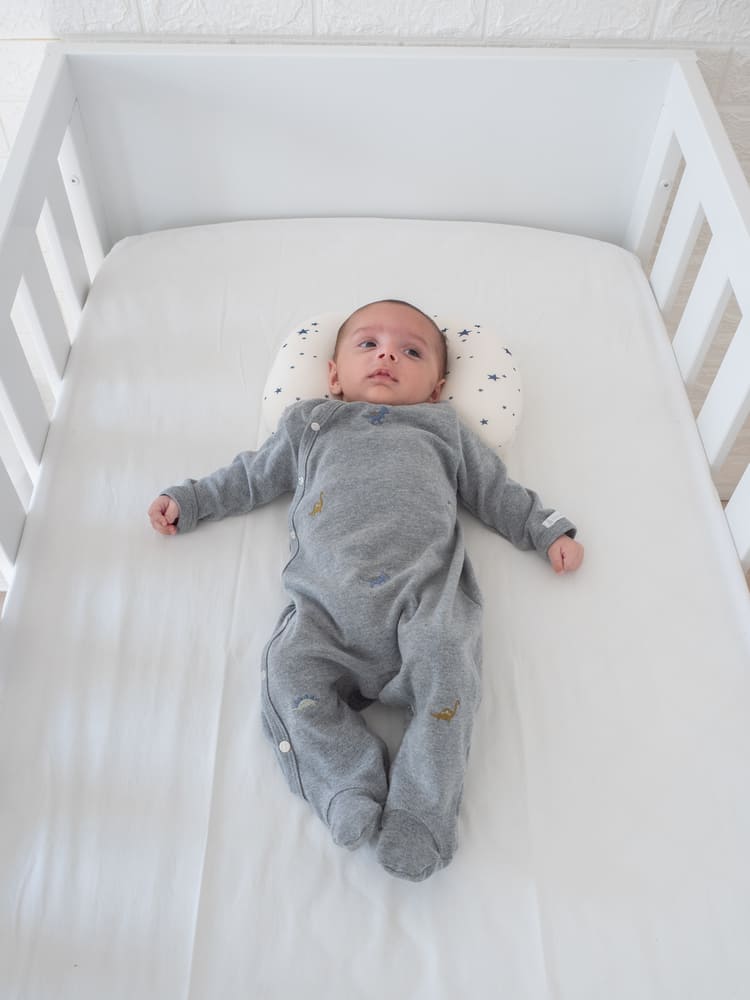 Almofada Travesseiro Ergonômico Para Bebê FOM Baby Rosa Estrelinha  - Encanto Baby