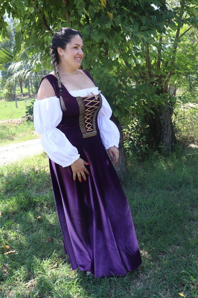Vestido camponesa medieval na cor roxo luxo