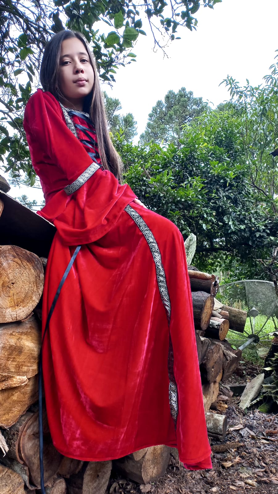 Vestido Medieval infantil luxuoso vermelho mangas longas