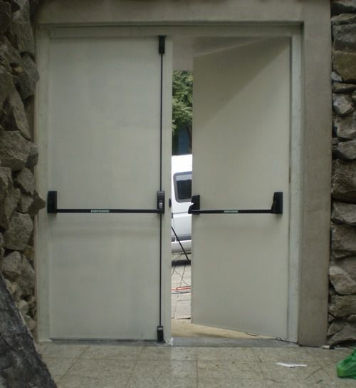 Barra Antipânico para porta dupla sem fechadura maçaneta externa