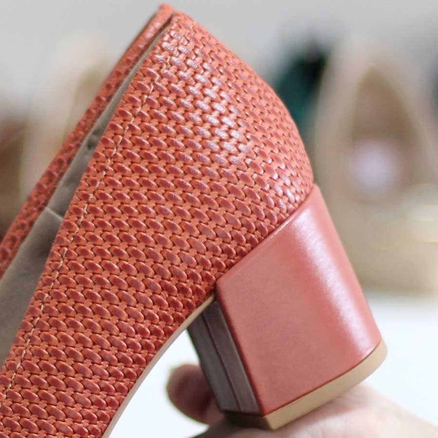 Sapato Feminino Usaflex Peep Toe Salt Grosso Em couro AD1601