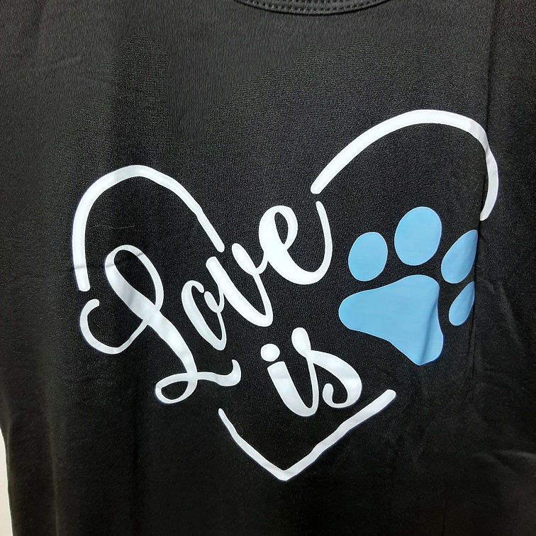 Camiseta Love Is...