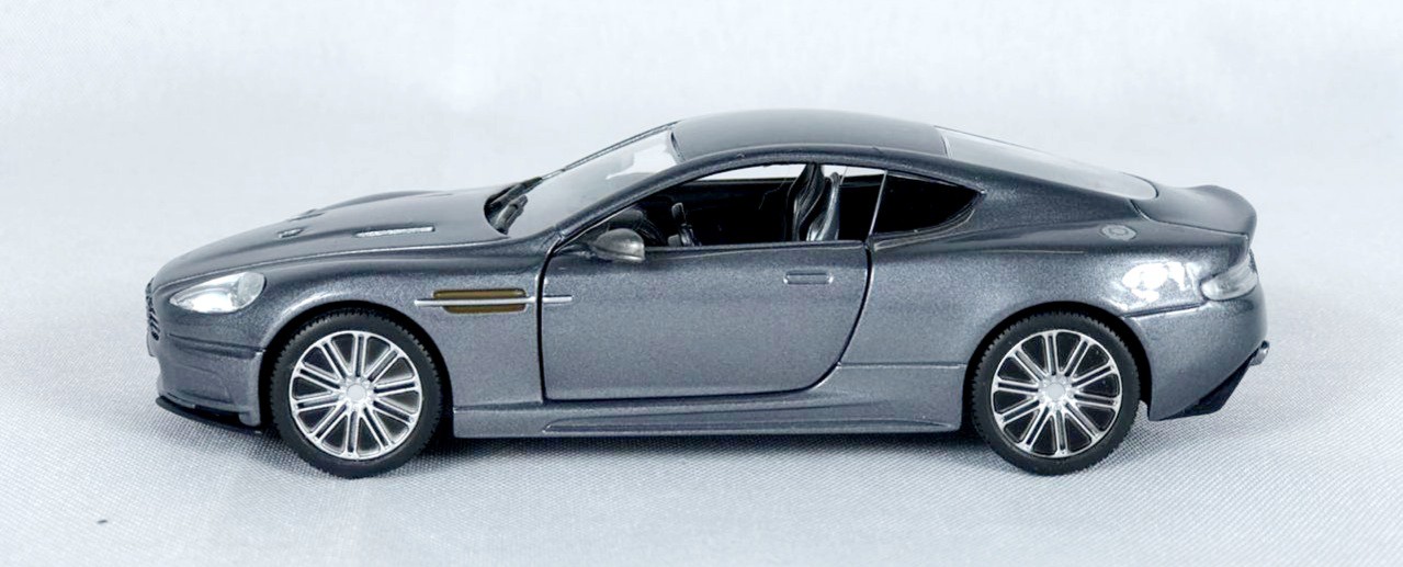 Miniatura Aston Martin DBS 007 James Bond Cassino Royale 1/36 Corgi