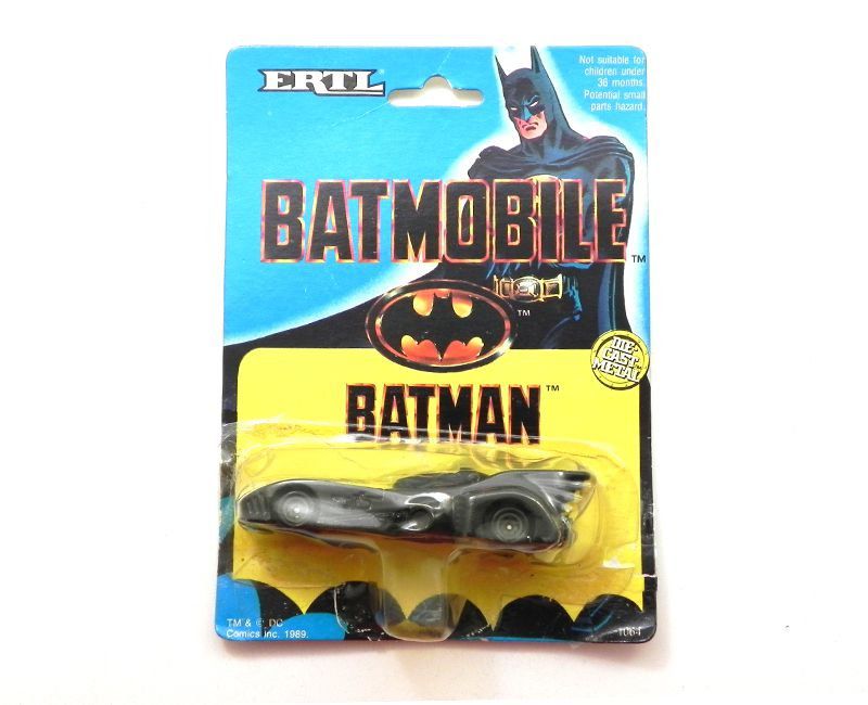 Miniatura Batmovel Batman Returns 1989 1/64 ERTL Código: ERTL1064