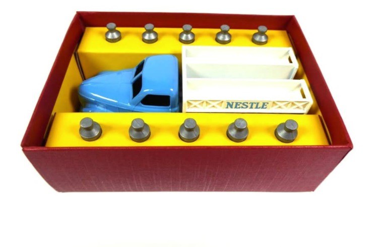 Miniatura Caminhão Studebaker  Nestle  1/43 Dinky Toys