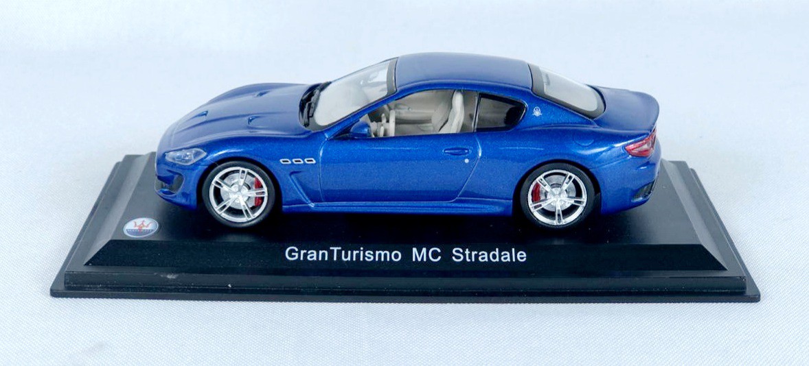 Miniatura Maserati GranTurismo MC Stradale 1/43 Whitebox