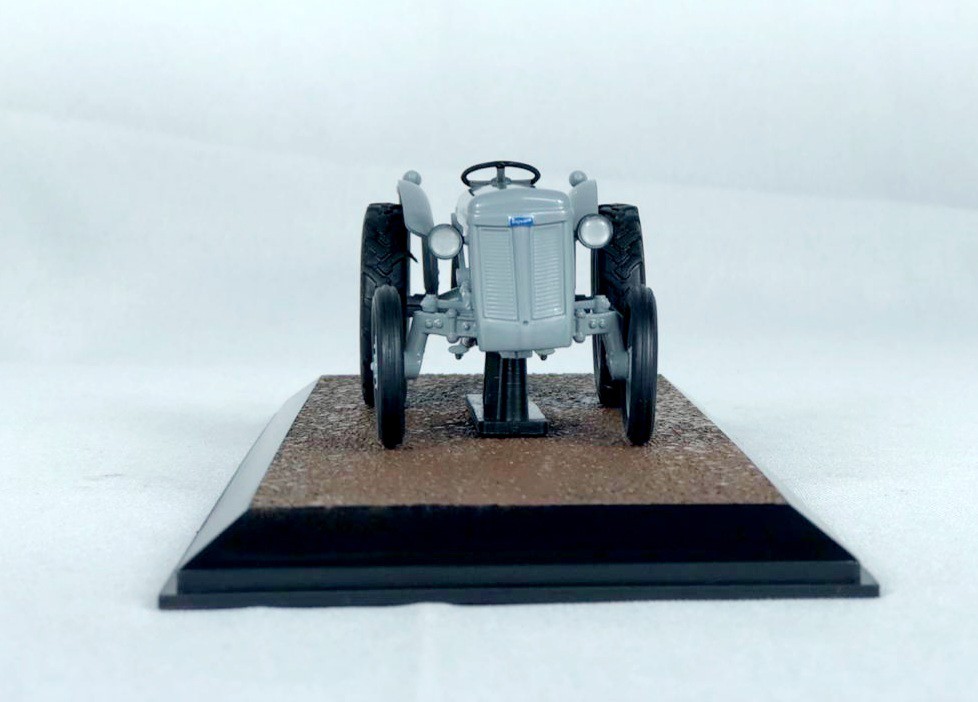 Miniatura Trator Ferguson 1/43 Ixo