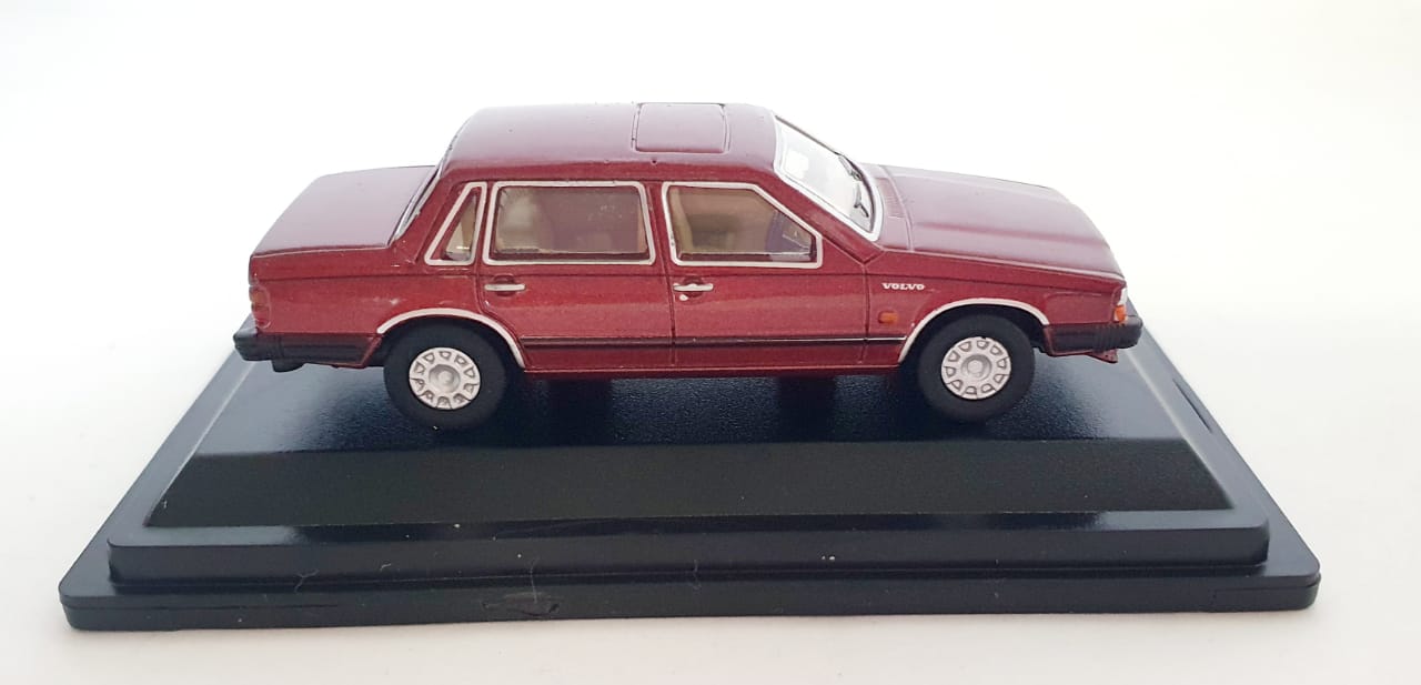 Miniatura Volvo 760 Red Wood Metallic 1/76 Oxford