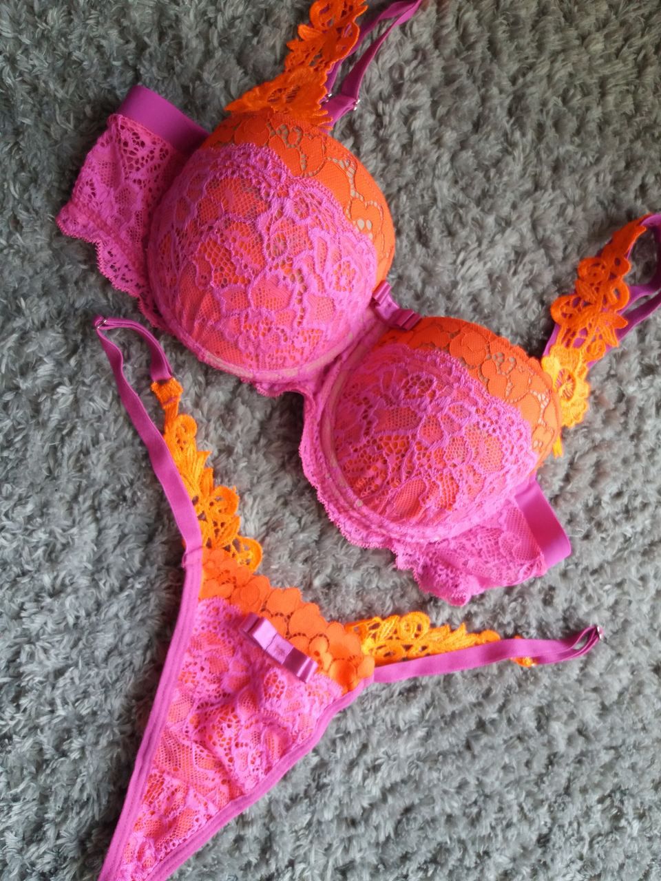 Conjunto de lingerie pink e laranja