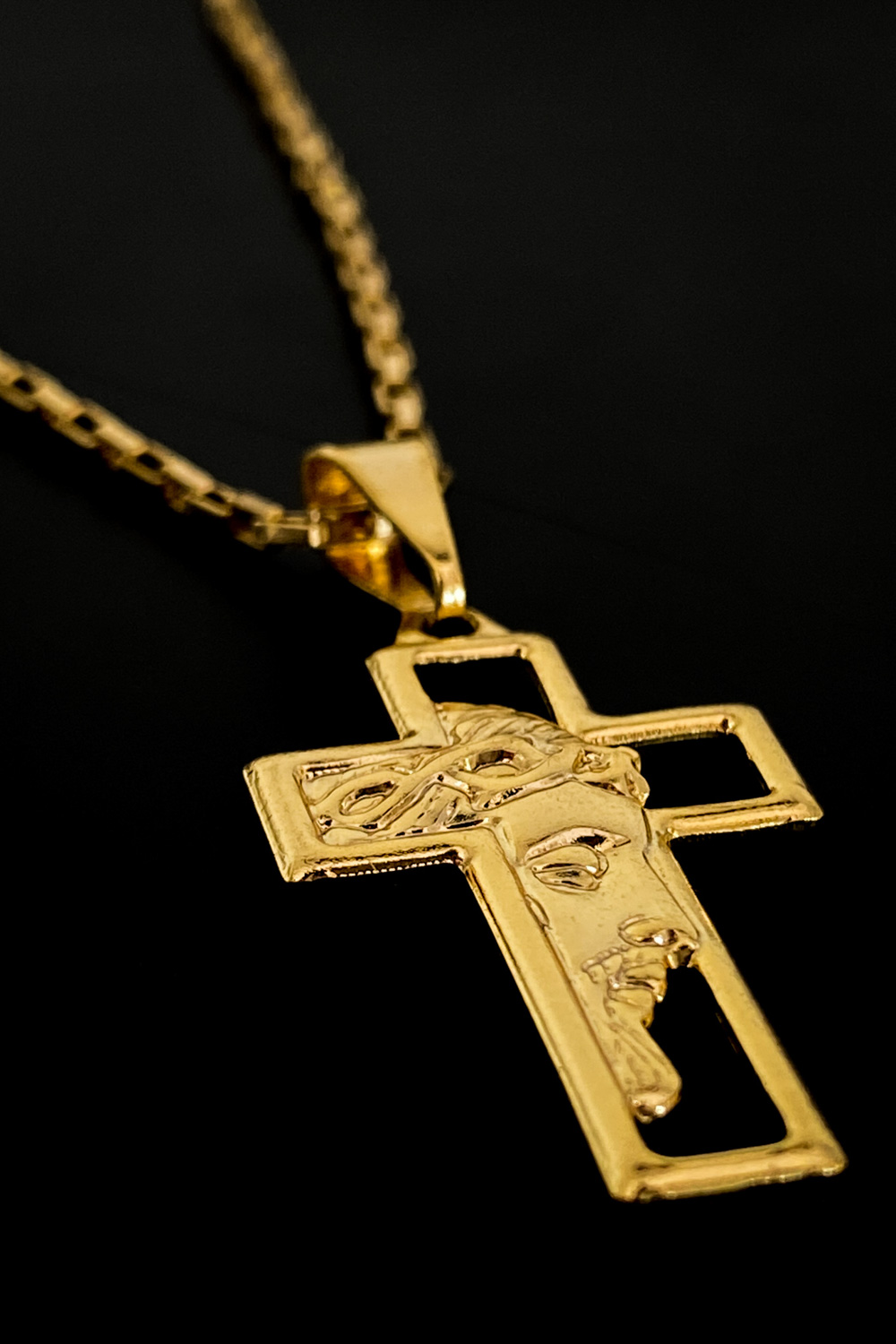 Corrente Veneziana 1,5mm Com Crucifixo Vazado Com Jesus P Banhados A Ouro 18k