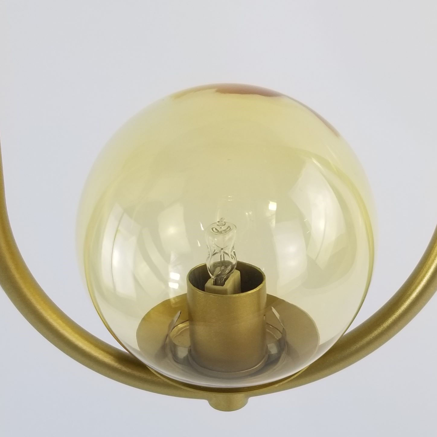 Arandela Moderna Aro Oval Dourado Com Globo Âmbar 12cm