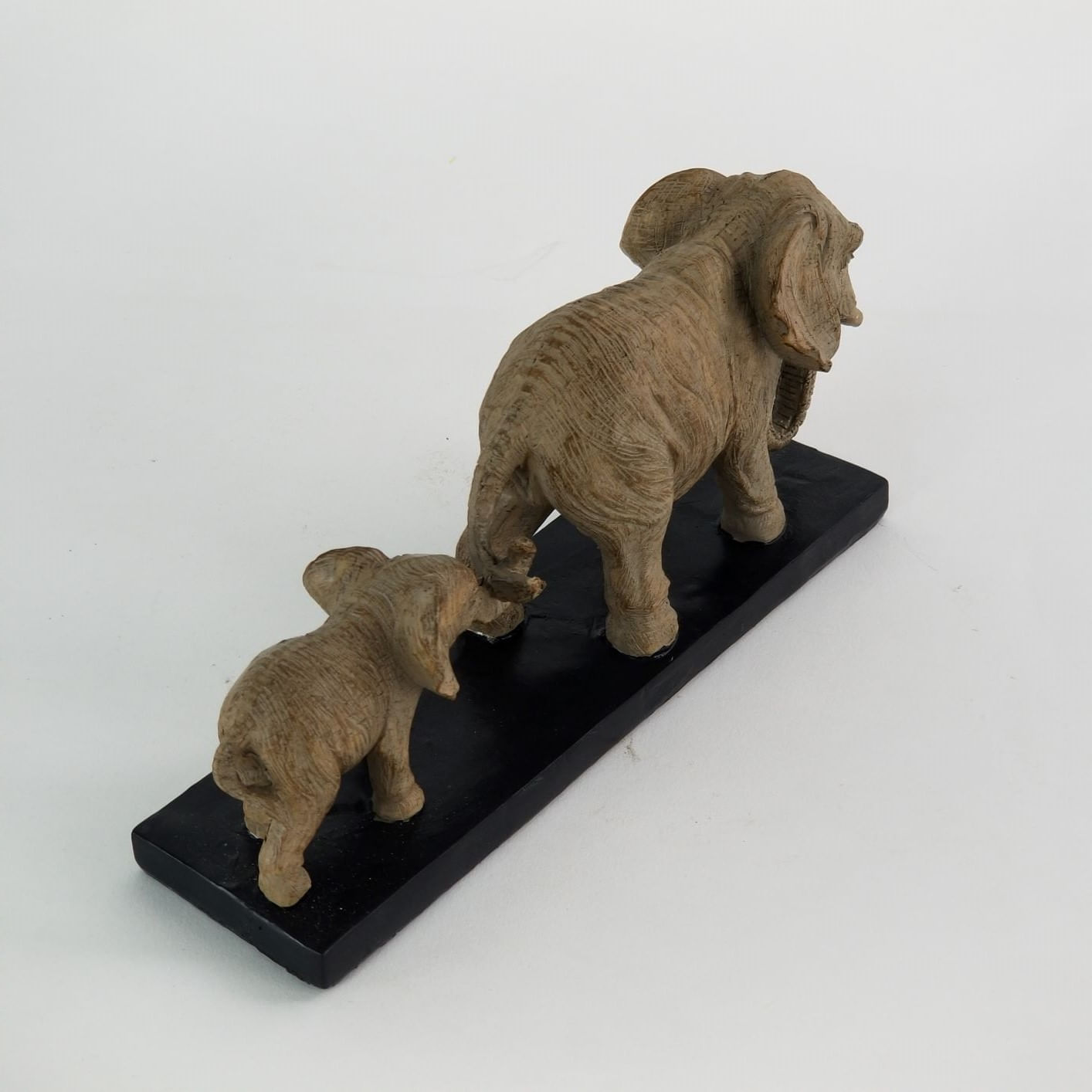 Elefante Decorativo de Resina Escultura Mãe e Bebê Seguindo