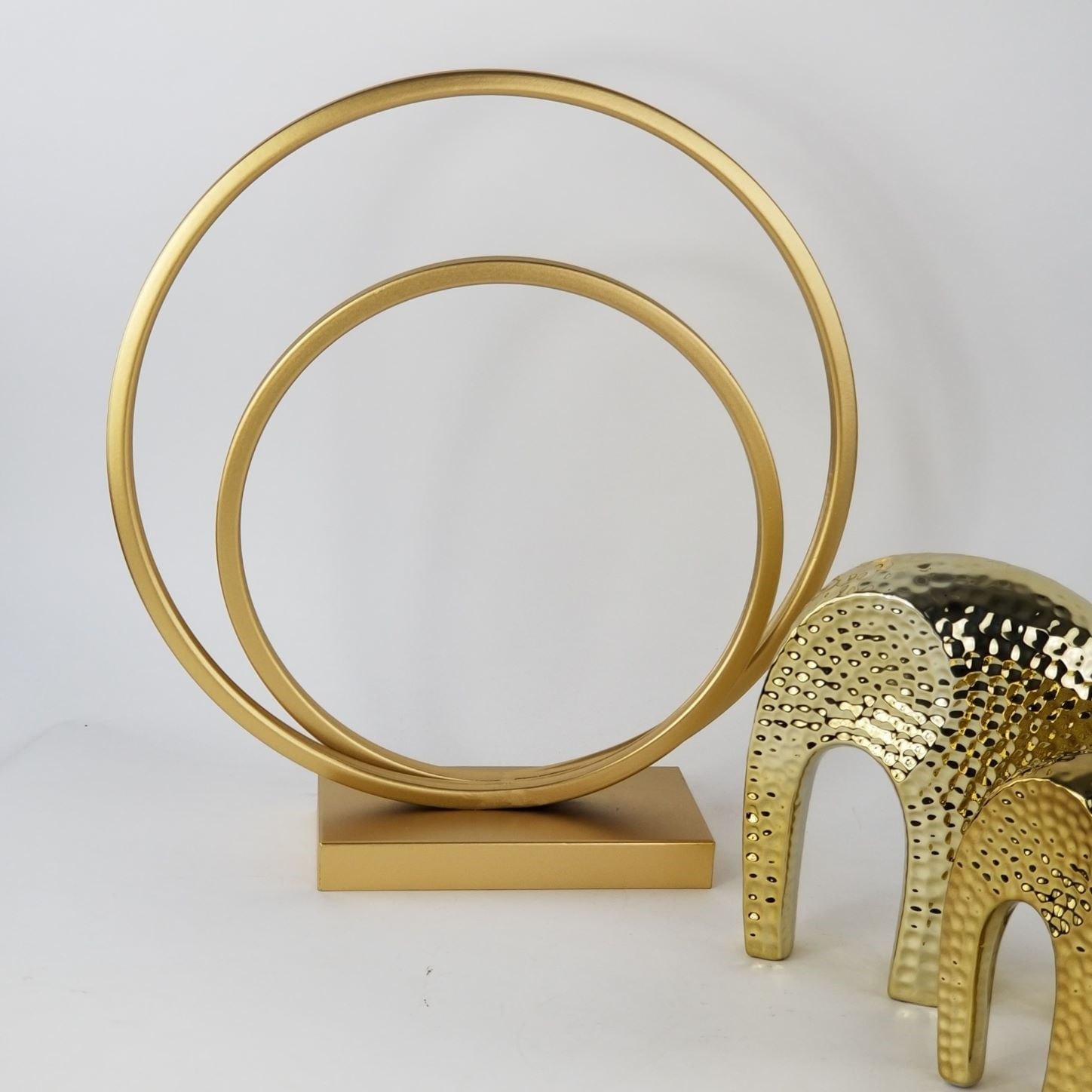 Escultura Abstrata Grande Anéis Dourados - Objeto Decorativo