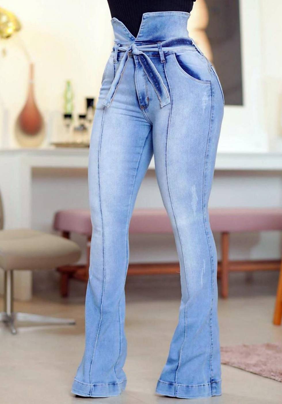 Calça Jeans Premium Modeladora Flare Clara - Empina Bumbum e Comprime Barriga