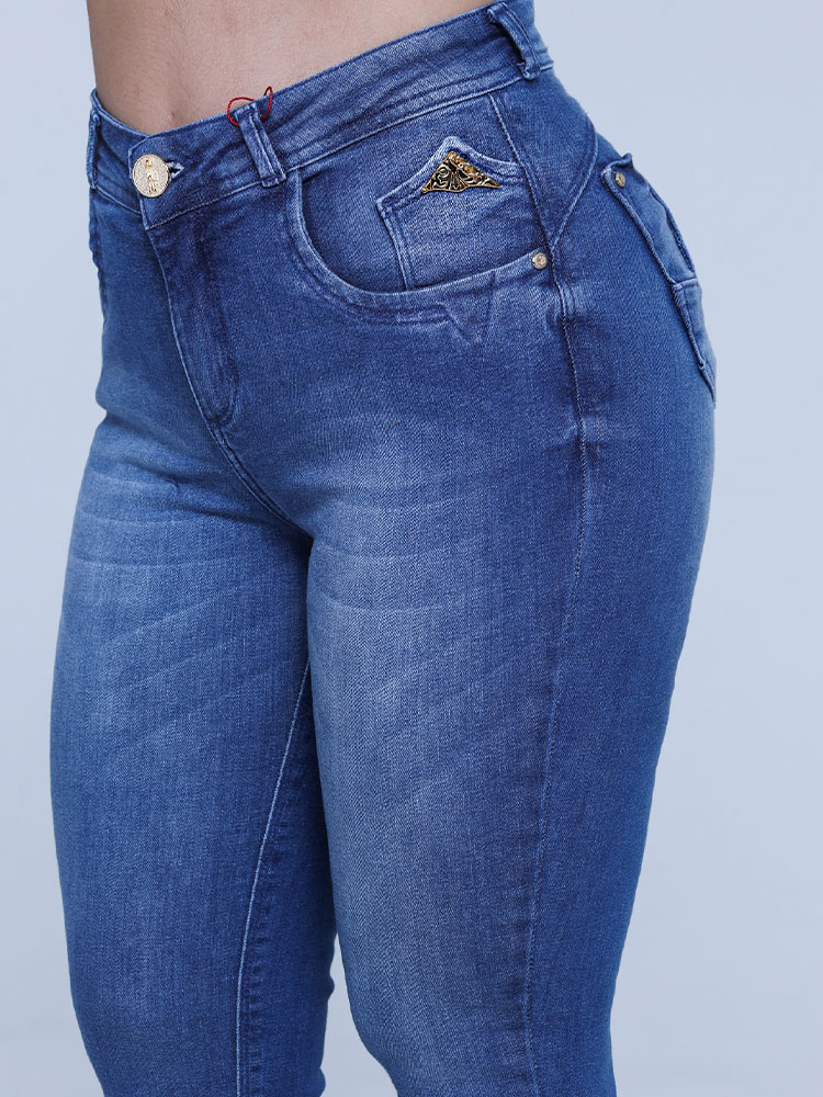 Calça Jeans Cropped + Fenda com Pedra na Barra