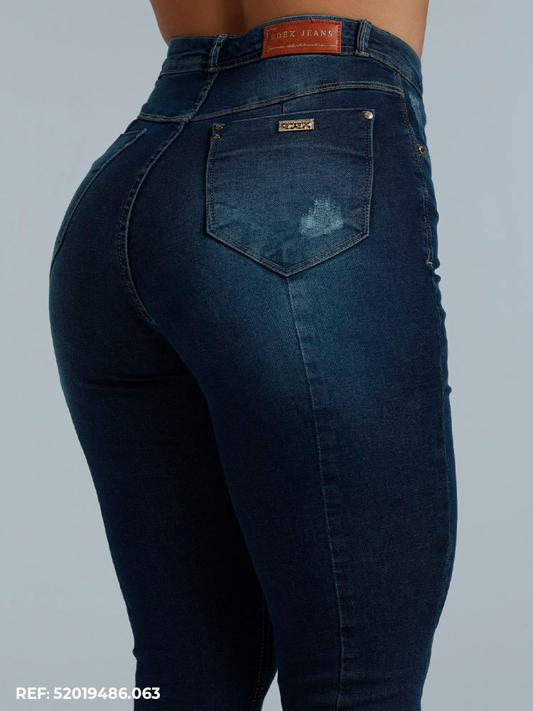 Calça Jeans Cigarreti Modelagem Exclusiva com Detalhes de Nervura Posterior + Destroyed
