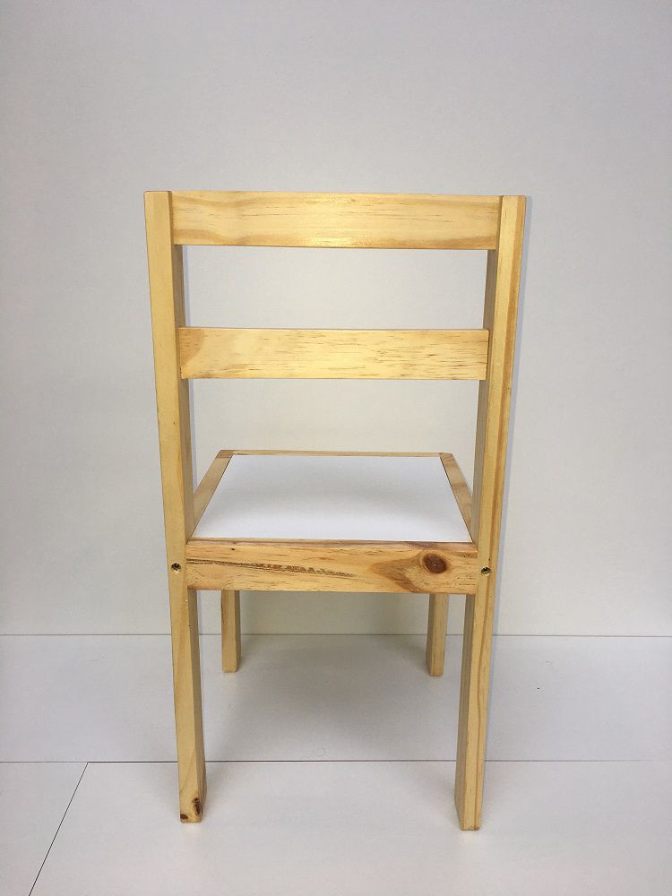 Cadeira Infantil acessório Montessoriano em madeira maciça Pinus Verniz e MDF