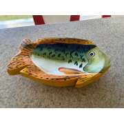 Petisqueira em formato de peixe em madeira