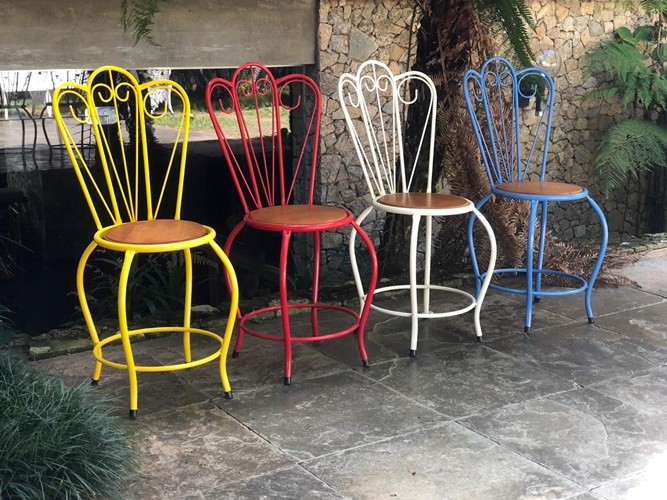Conjunto com 4 cadeiras colorido vintage rustico artesanal ferro e madeira