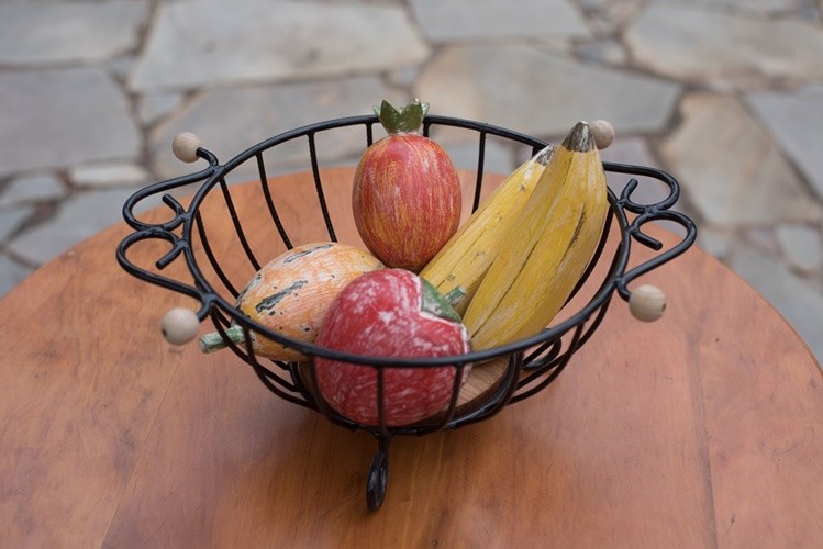 Fruteira de mesa redonda rústica artesanal ferro e madeira 