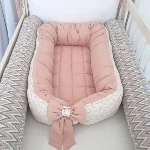 Ninho de bebê com almofada personalizado floral luxo e rosa chá