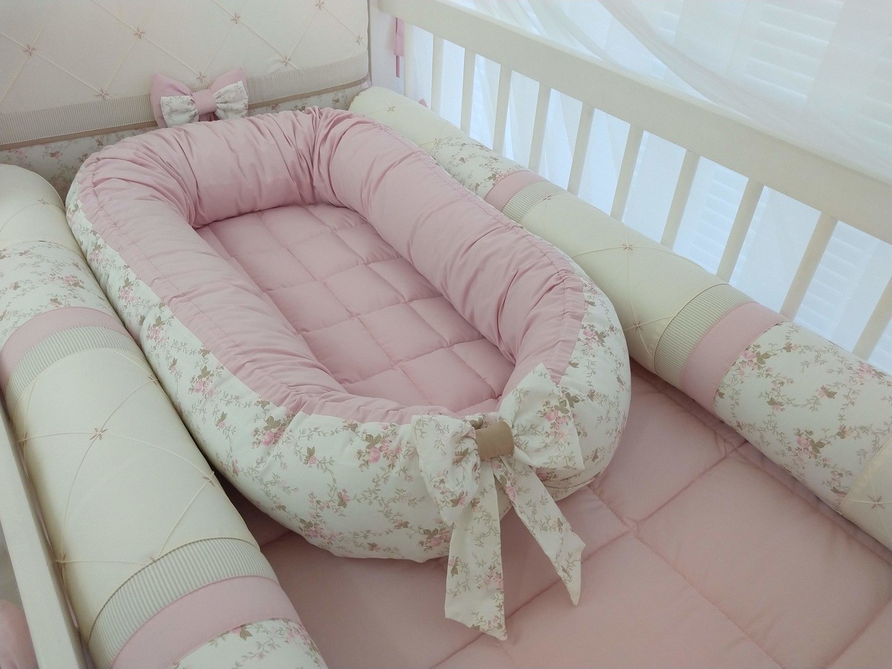 Ninho de bebê redutor de berço princesa luxo floral e rosé