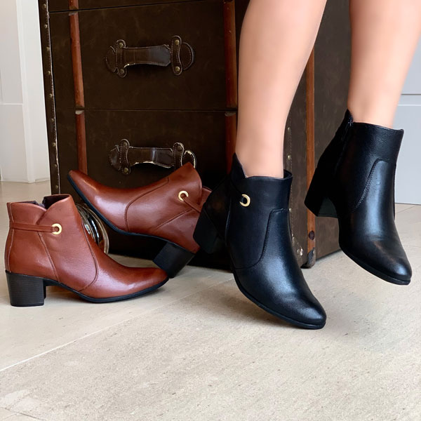 Bota Couro Ankle Boots c/ Ilhós