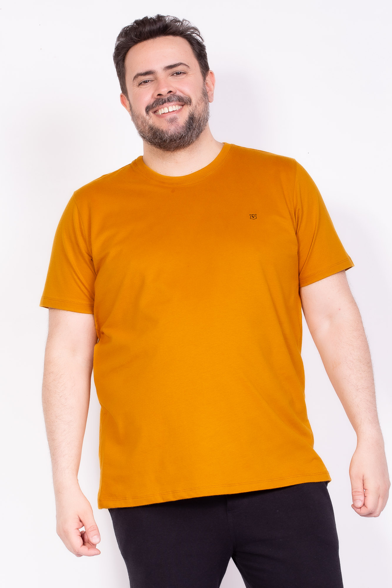 Camiseta Confort amarelo mostarda Plus Size