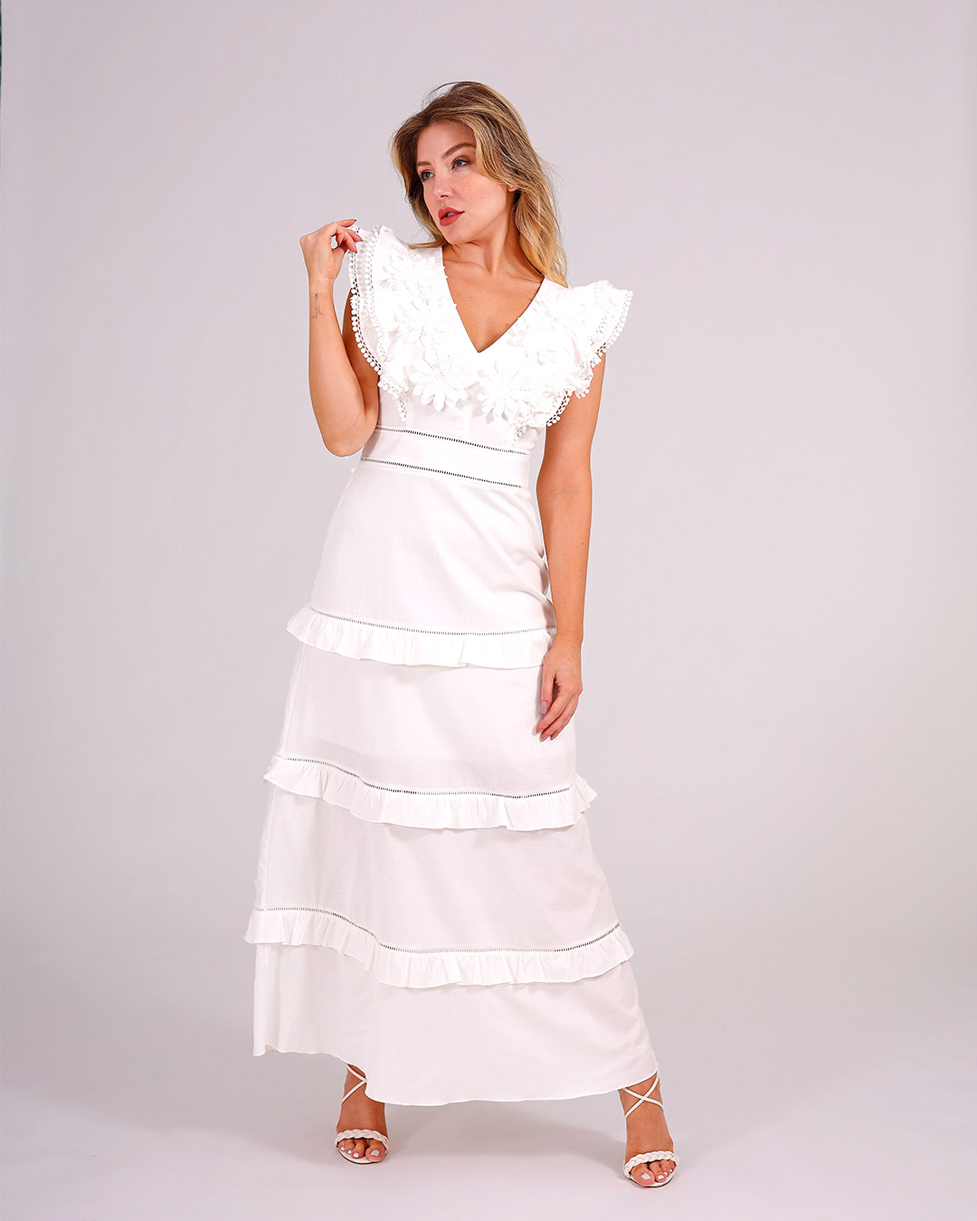 Vestido com Marias Babados e Aplicação Guipir Flor Off White