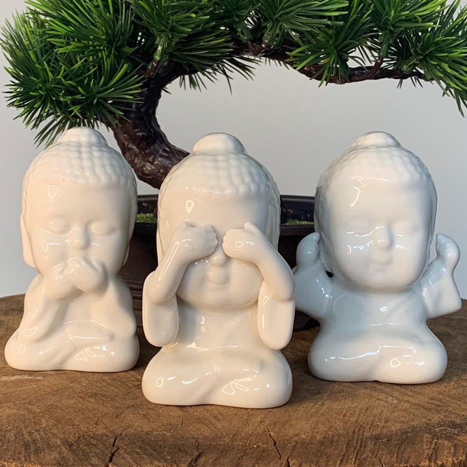 Trio de Budas Sábios de Porcelana "Não vejo, Não falo, Não ouço"