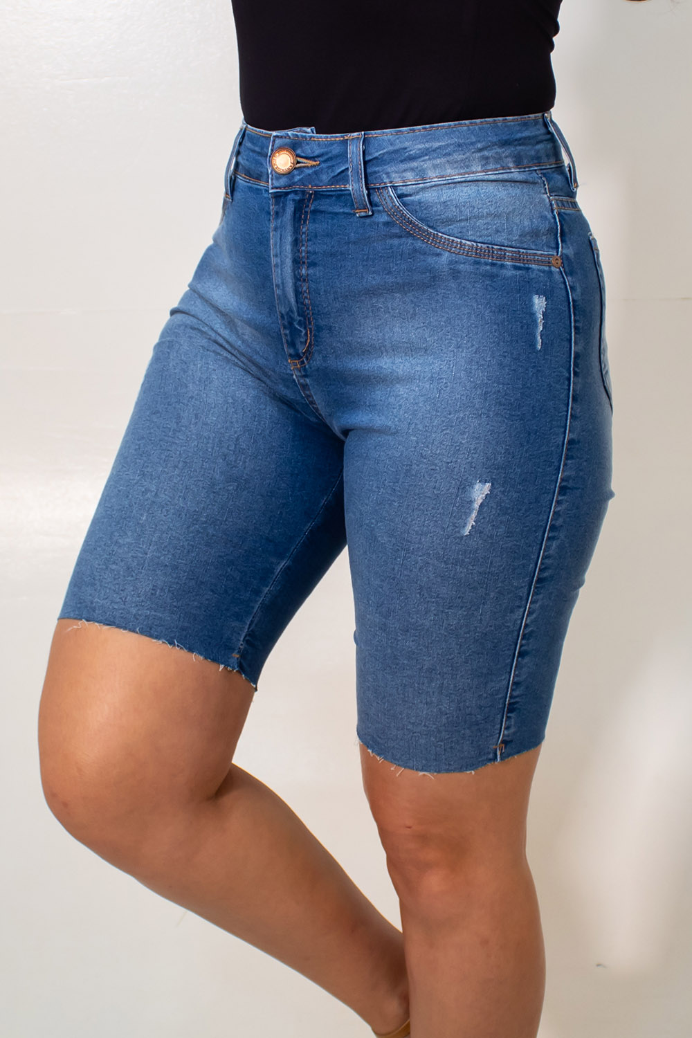 Bermuda Feminina Jeans Alta Barra Desfiada Puídos Anticorpus