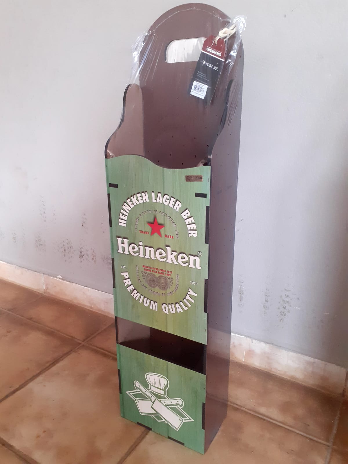 Porta Espetos Cerveja Heinek Parede Area De Churrasqueira