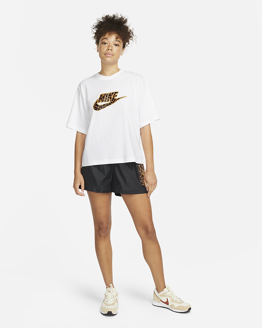 Camiseta Nike Princeton Boxy Feminina Branca