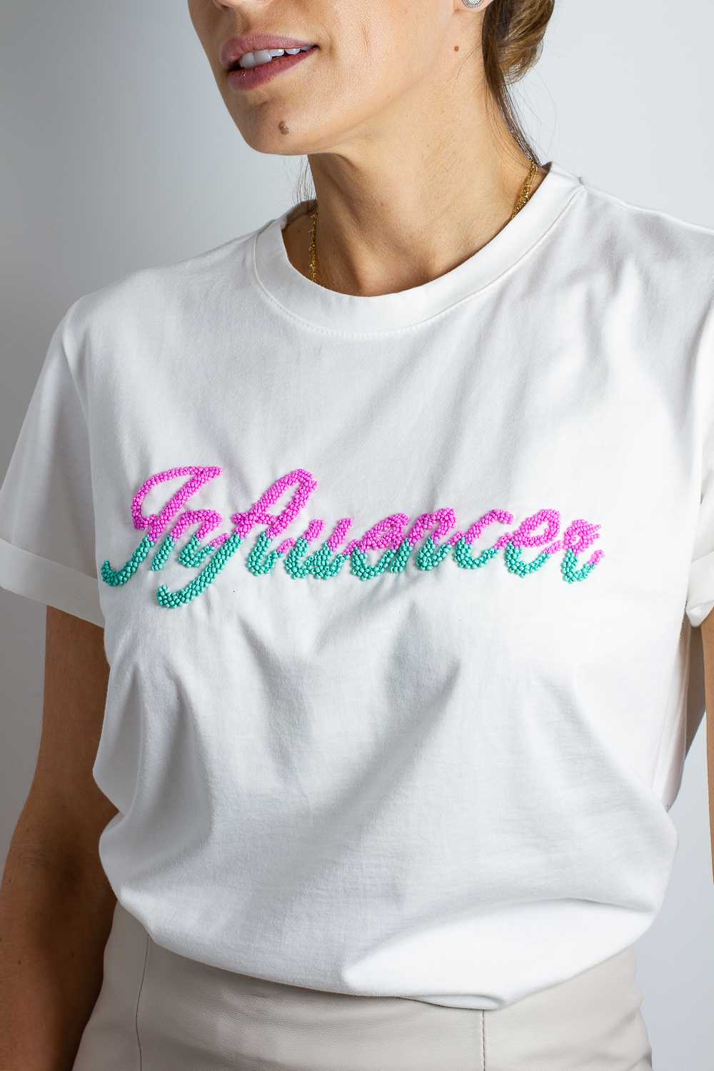 T-shirt Feminina Bordada Influencer - Off - Foto 0
