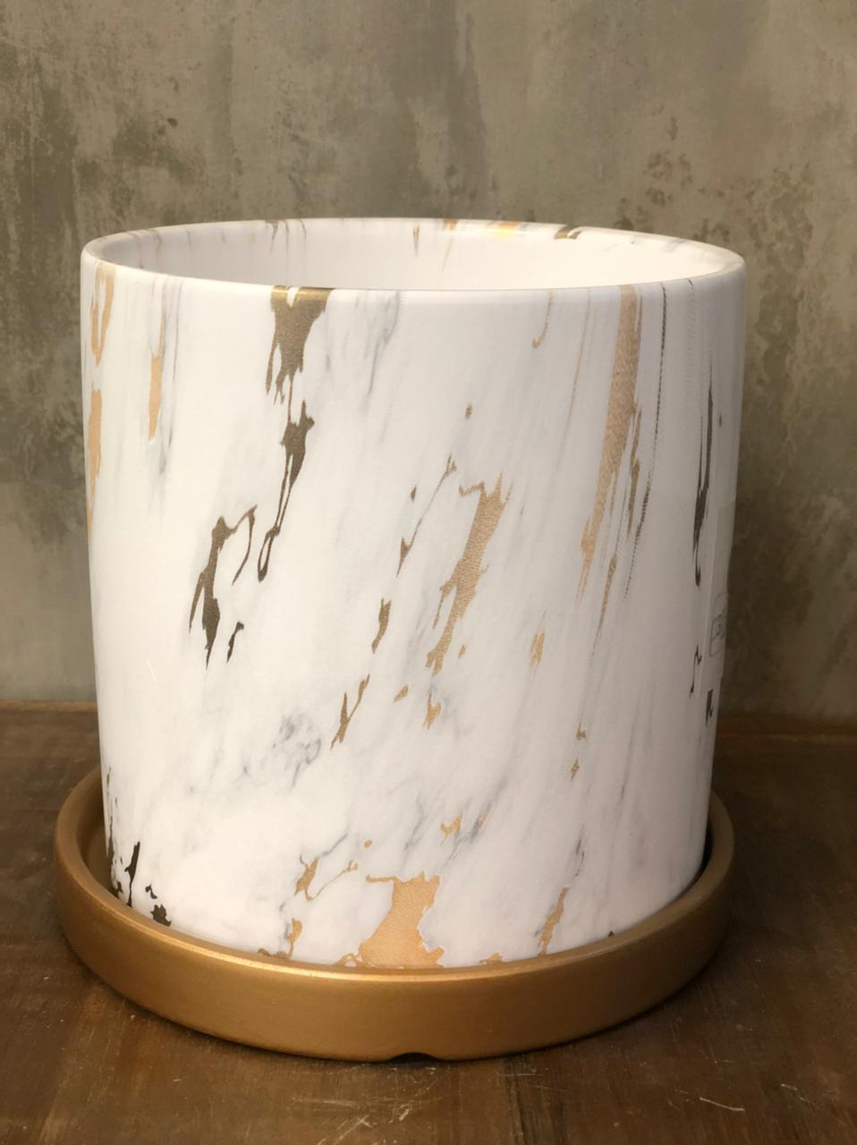 Vaso de Cerâmica Cilíndrico Branco e Dourado com Base Dourada