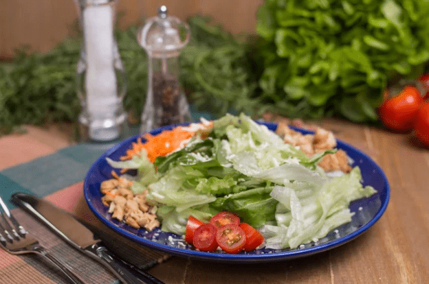 Salada Bowl Da casa com molho de ervas + Quiche sem glúten: alho poro (330g)