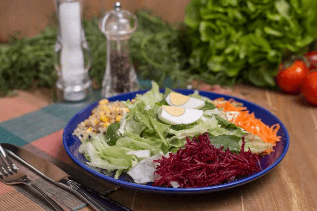 Salada Copo Nutritiva com molho de mostarda e mel + Quiche sem glúten: alho poró (330g)