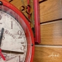 Relógio Rústico de Parede em Madeira Cor Vermelho
