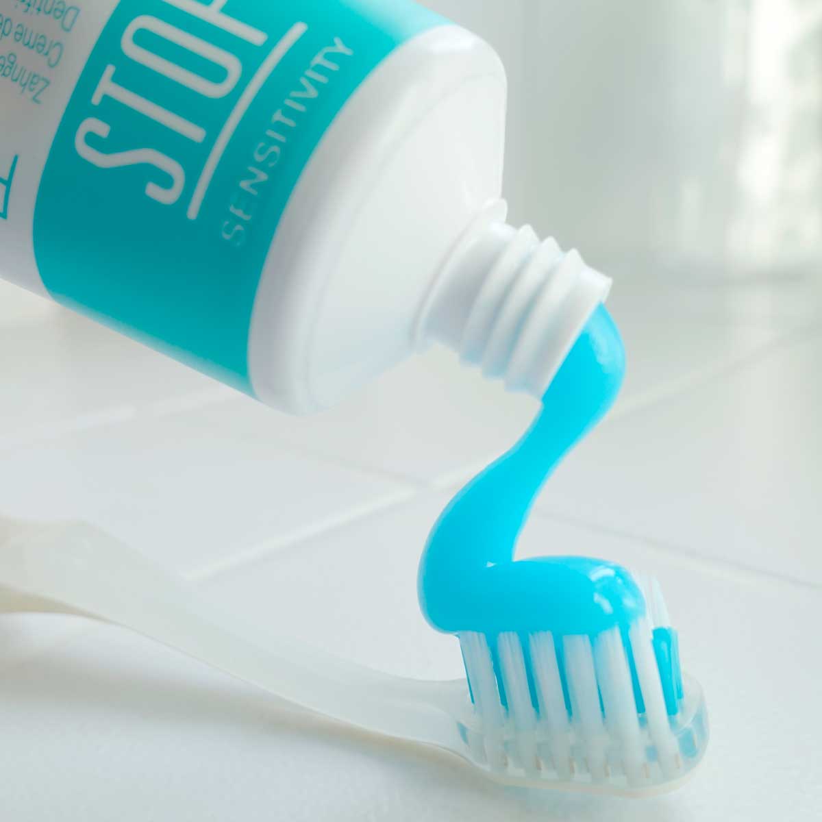 Creme dental Edel White STOP Sensitive para Dentes Sensiveis 75mL